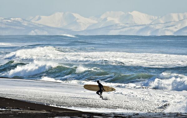 Yury Smityuk, Rusia. El surfing de invierno en la Costa del Pacífico ruso - Sputnik Mundo