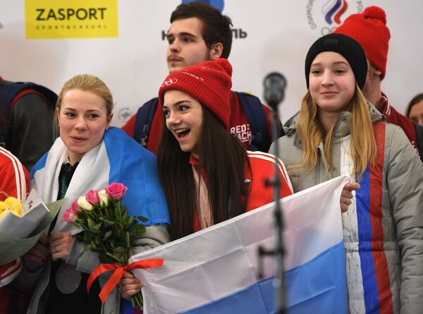 Así recibieron los fans en Moscú a sus héroes de Pyeongchang - Sputnik Mundo