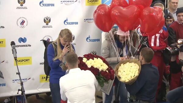 Esquiadoras rusas reciben sorpresa al volver de Pyeongchang - Sputnik Mundo