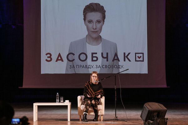 Ksenia Sobchak, presentadora de televisión y candidata presidencial por el partido Iniciativa Civil, durante un encuentro con los habitantes de la ciudad de Múrmansk - Sputnik Mundo
