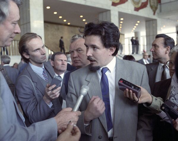 Serguéi Baburin en una entrevista con periodistas durante el V Congreso Extraordinario de Diputados del Pueblo de la URSS - Sputnik Mundo