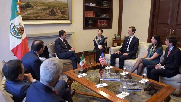 La reunión entre el presidente de México, Enrique Peña Nieto y el asesor de la Casa Blanca, Jared Kushner - Sputnik Mundo