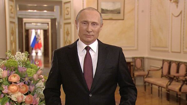 Putin recita unos versos de un poema para mostrar su respeto a las mujeres de Rusia - Sputnik Mundo
