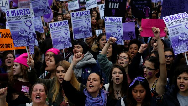 Protestas en España con motivo del Día Internacional de la Mujer - Sputnik Mundo