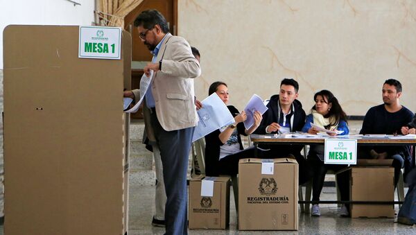 Iván Márquez, del partido FARC, vota en las elecciones legislativas en Colombia - Sputnik Mundo