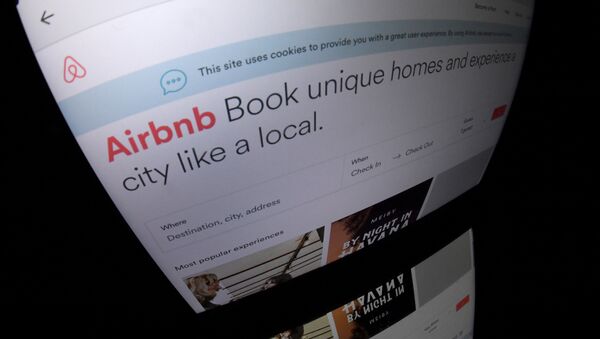 La página web del servicio Airbnb - Sputnik Mundo