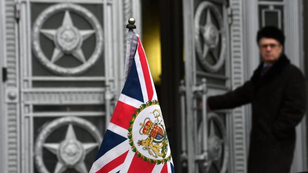 La bandera del Reino Unido en el coche del embajador británico en Moscú - Sputnik Mundo