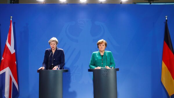 Primera ministra del Reino Unido Theresa May y la canciller de Alemania Angela Merkel (archivo) - Sputnik Mundo