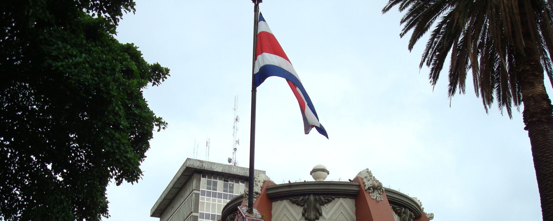 La bandera de Costa Rica en San José, la capital del país - Sputnik Mundo, 1920, 04.04.2021