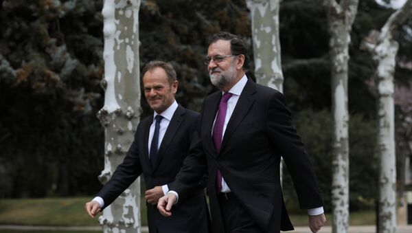 El presidente del Consejo Europeo, Donald Tusk, y el presidente del Gobierno de España, Mariano Rajoy - Sputnik Mundo