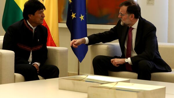 El presidente del Gobierno español, Mariano Rajoy, con el presidente de Bolivia, Evo Morales - Sputnik Mundo