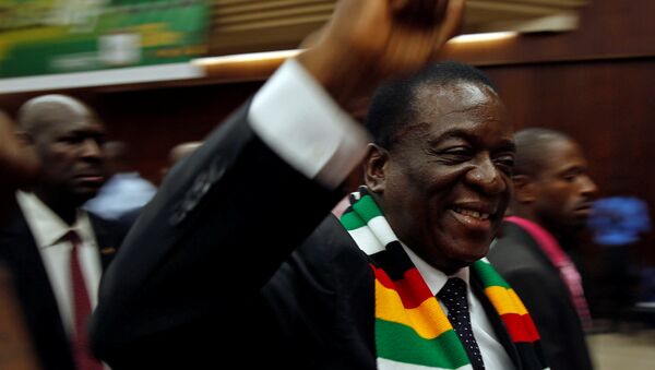 Emmerson Mnangagwa, presidente de Zimbabue - Sputnik Mundo