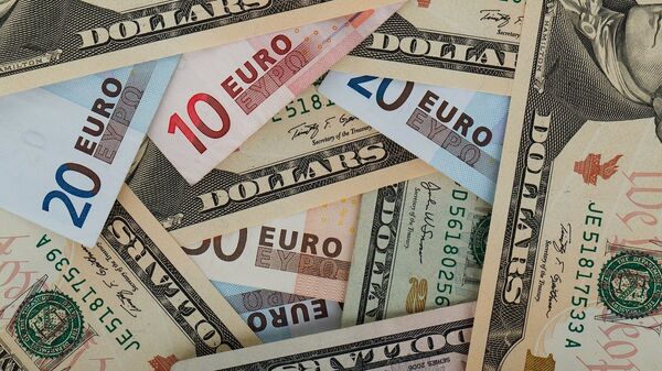 Dólares y euros  - Sputnik Mundo