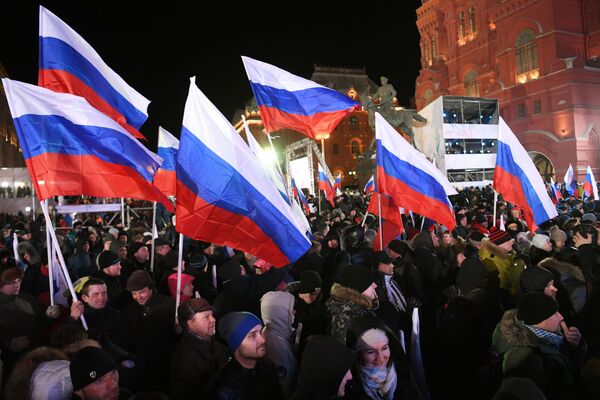 ¡Bienvenidos a casa! Así celebró Moscú el 4 aniversario de la reunificación de Crimea con Rusia - Sputnik Mundo