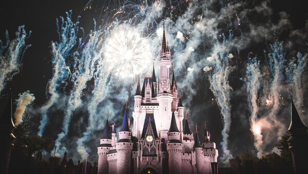 El castillo en el parque temático de Disney - Sputnik Mundo