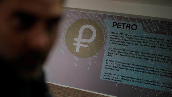 Logo de la nueva criptomoneda venezolana Petro - Sputnik Mundo