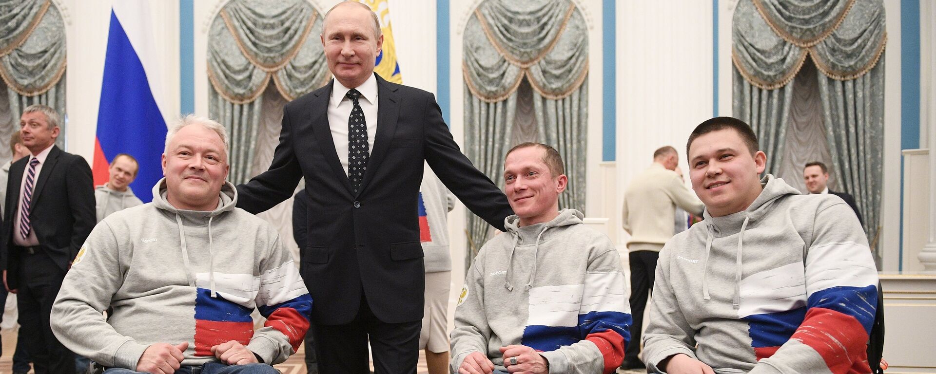 Vladímir Putin, presidente de Rusia, se reune con deportistas paralímpicos rusos - Sputnik Mundo, 1920, 16.11.2022