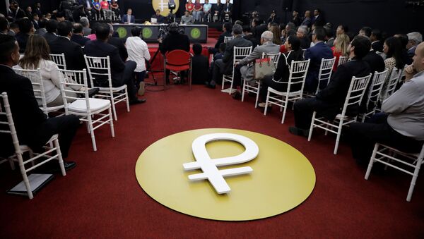El logo de petro visto en una reunión entre Maduro y los ministros - Sputnik Mundo