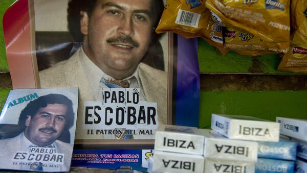 Un póster de Pablo Escobar (imagen ilustrativa) - Sputnik Mundo