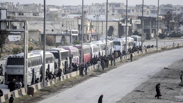 La evacuación de los civiles de Guta Oriental, Siria - Sputnik Mundo