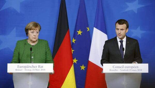 La canciller alemana, Angela Merkel, y el presidente de Francia, Emmanuel Macron - Sputnik Mundo