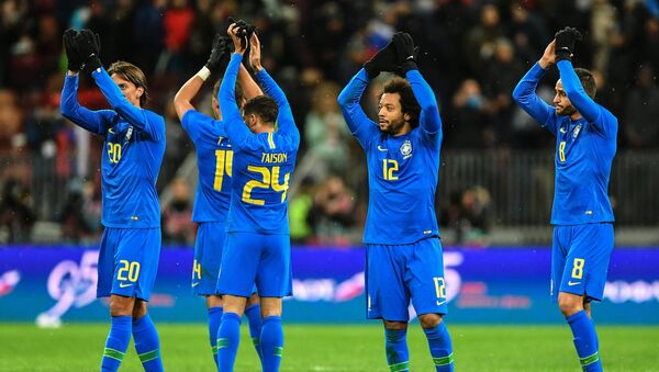 El equipo de Brasil tras el amistoso de fútbol contra Rusia - Sputnik Mundo