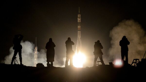 El lanzamiento del cohete Soyuz-FG con la nave espacial Soyuz MC-08 hacia la Estación Espacial Internacional el 21 de marzo de 2018 - Sputnik Mundo