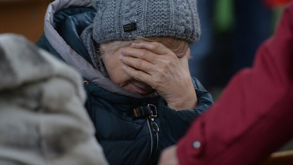 Familiar de uno de los desaparecidos en el incendio en el centro comercial en Kémerovo - Sputnik Mundo