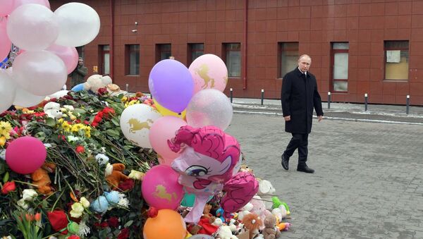 Vladímir Putin, presidente de Rusia, en Kémerovo - Sputnik Mundo