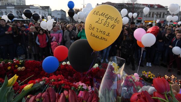 Homenaje a las víctimas del incendio en Kémerovo - Sputnik Mundo