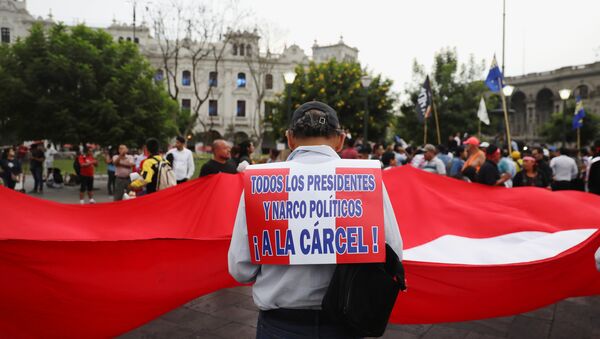 Manifestación a favor de la dimisión de Pedro Pablo Kuczynski, expresidente de Perú - Sputnik Mundo