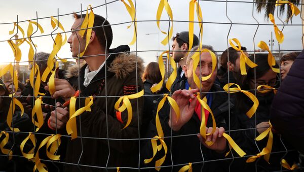 Manifestación por libertad de Puigdemont en Barcelona - Sputnik Mundo