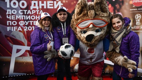 Los voluntarios de Moscú para el Mundial 2018 - Sputnik Mundo
