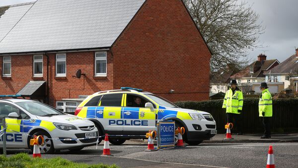Policía británica cerca de la casa de Serguéi Skripal, Salisbury, Reino Unido - Sputnik Mundo