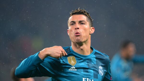 Cristiano Ronaldo celebra gol de chilena ante Juventus - Sputnik Mundo