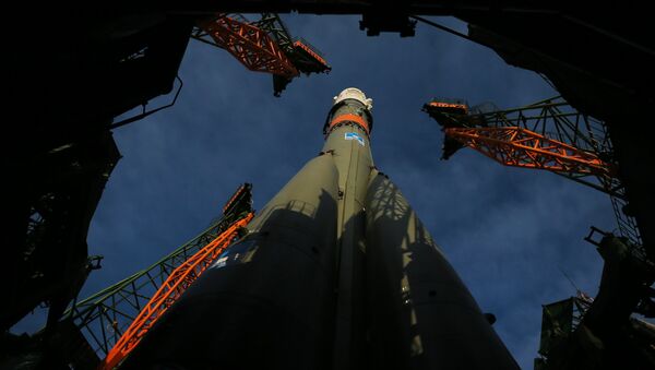 El cohete portador Soyuz-FG con la nave espacial Soyuz MS-08 (archivo) - Sputnik Mundo