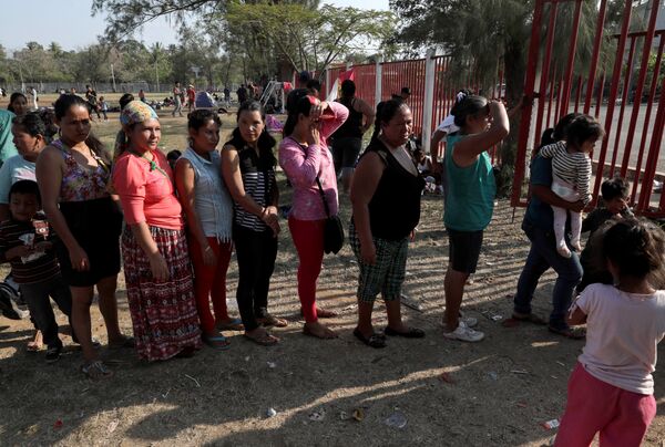 La caravana de migrantes centroamericanos que ha provocado la ira de Trump - Sputnik Mundo