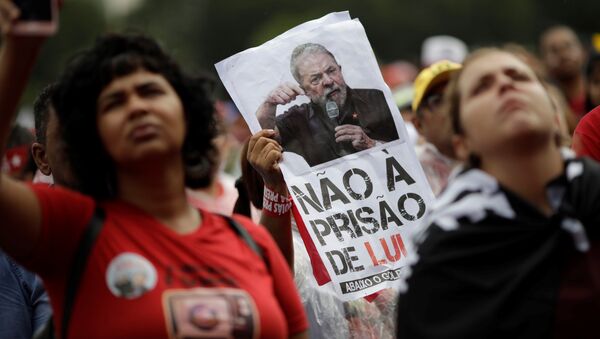 Una manifestación de apoyo a Luiz Inácio Lula da Silva, expresidente de Brasil - Sputnik Mundo