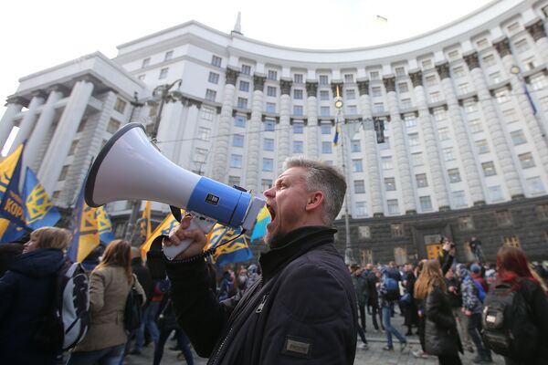 Más de 5.000 personas han participado en las protestas de Kiev contra la influencia en el Gobierno de los oligarcas. - Sputnik Mundo