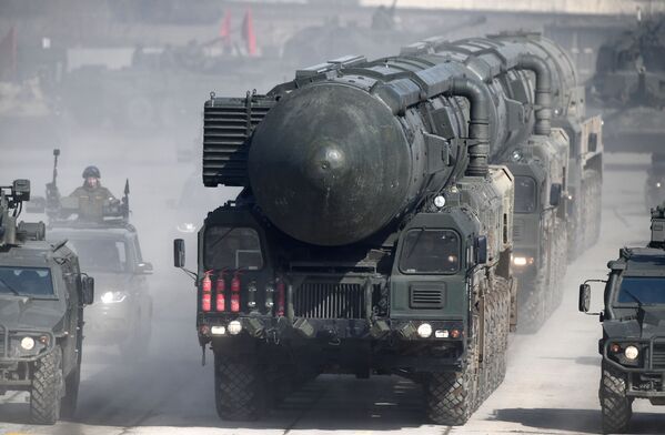 Los sistemas de misiles Yars durante los ensayos del Día de la Victoria en el polígono de Alábino, a las afueras de Moscú. - Sputnik Mundo