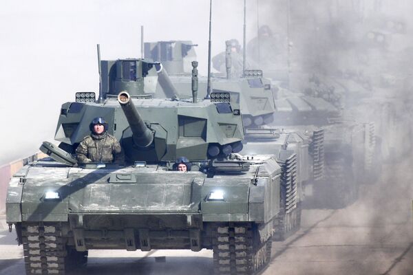 El tanque T-14 Armata durante el ensayo del Día de la Victoria en el polígono de Alábino, en la región de Moscú. - Sputnik Mundo