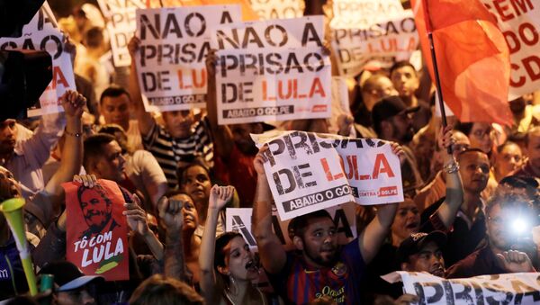 Una manifestación de apoyo a Luiz Inácio Lula da Silva, expresidente de Brasil - Sputnik Mundo