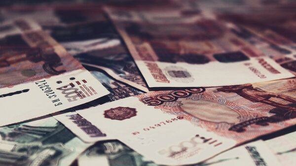 Billetes de cinco mil rublos (imagen referencial) - Sputnik Mundo