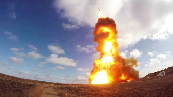 Lanzamiento de un misil de un nuevo sistema antimisiles ruso en el polígono de Sari Shagan (Kazajistán) (archivo) - Sputnik Mundo