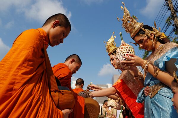 Celebración a lo grande: el Año Nuevo llega a Tailandia - Sputnik Mundo