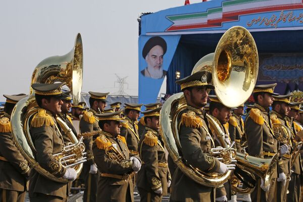 El poder militar de Irán en el Desfile del Día Nacional del Ejército - Sputnik Mundo