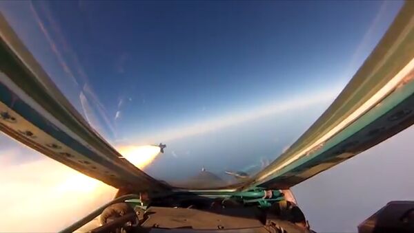 El MiG-31BM y el Su-27 muestran de lo que son capaces en un ensayo militar - Sputnik Mundo
