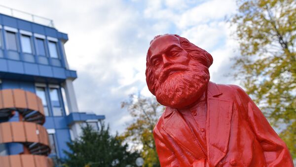 Una estatua de Marx en la ciudad de Trier - Sputnik Mundo