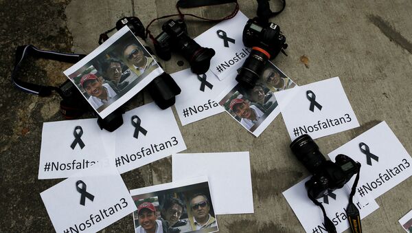Homenaje a los periodistas asesinados en la frontera entre Ecuador y Colombia - Sputnik Mundo