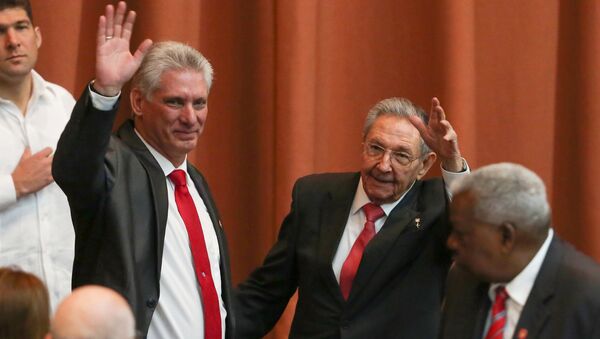 El nuevo presidente de Cuba, Miguel Díaz-Canel, junto con Raul Castro - Sputnik Mundo